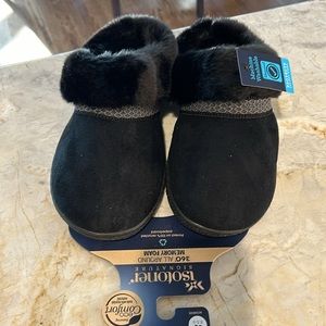 Isotoner Women’s Slippers - Size L